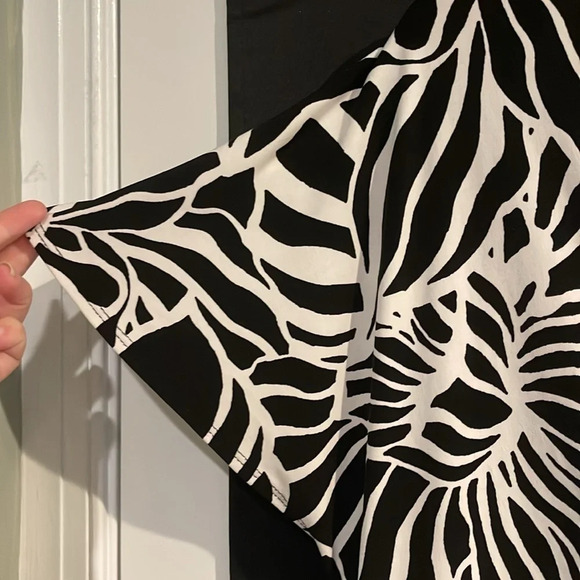 J. Valdi Women's Size Large Black and White Swimsuit Cover-Up - Picture 4 of 5